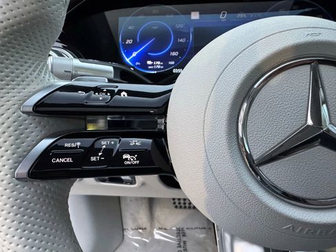 Used 2022 Mercedes-Benz EQS 580 4MATIC Sedan w/ AMG Line Interior image 34