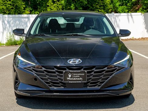 Used 2023 Hyundai Elantra SEL w/ Convenience Package FWD image 2