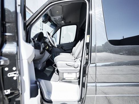 Used 2017 Mercedes-Benz Sprinter 3500 image 22