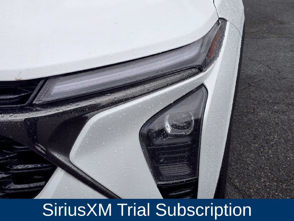 Used 2025 Chevrolet Trax RS w/ Sunroof Package FWD image 6