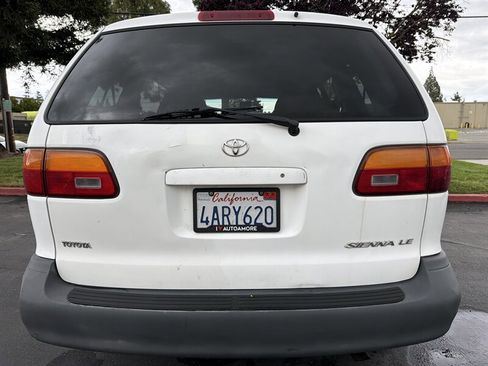 Used 1998 Toyota Sienna LE image 16