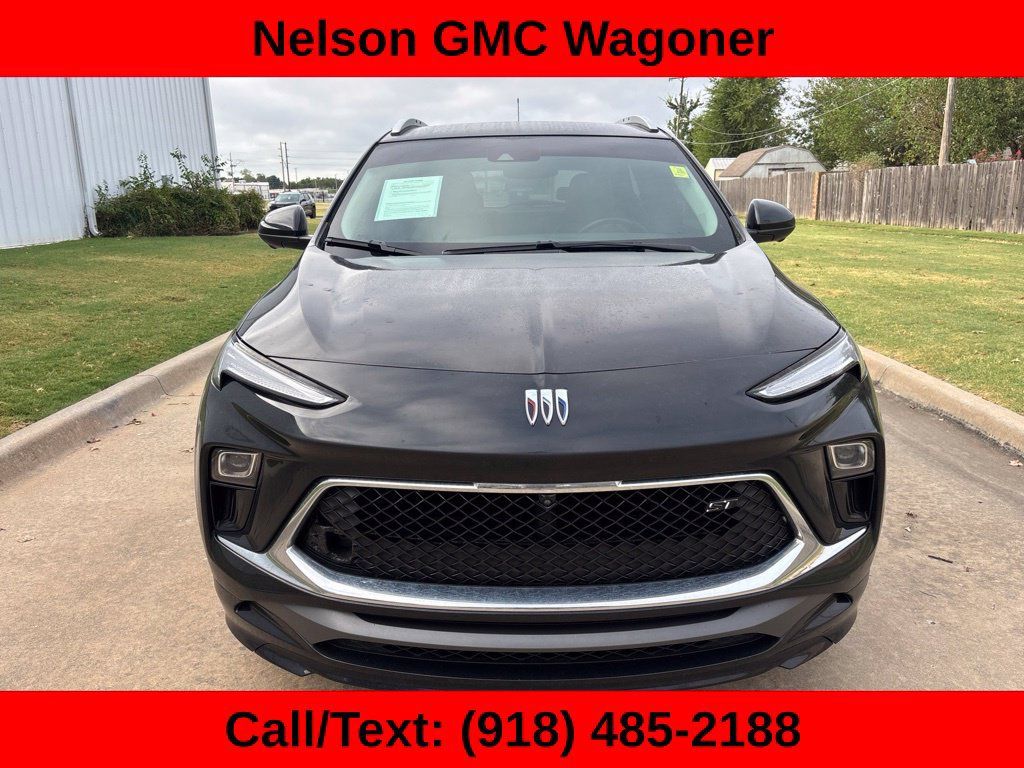 Used 2024 Buick Encore GX Sport Touring w/ Advanced Technology Package FWD image 2