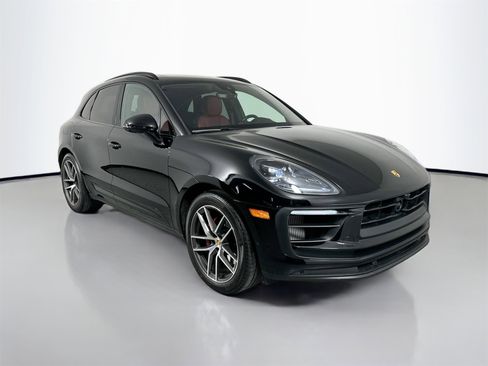 Certified 2023 Porsche Macan S w/ Premium Package Plus image 9