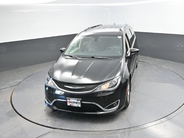 Used 2017 Chrysler Pacifica Touring-L Plus FWD image 40