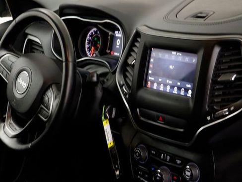 Used 2019 Jeep Cherokee Latitude w/ Cold Weather Group image 21