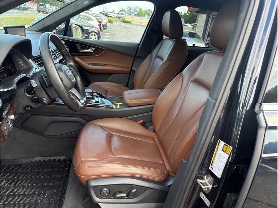 Used 2017 Audi Q7 3.0T Prestige AWD/4WD image 9