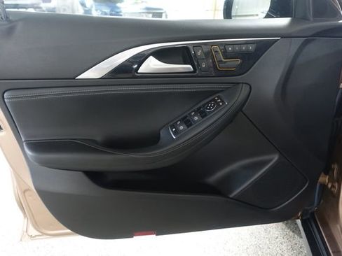 Used 2019 INFINITI QX30 AWD image 9