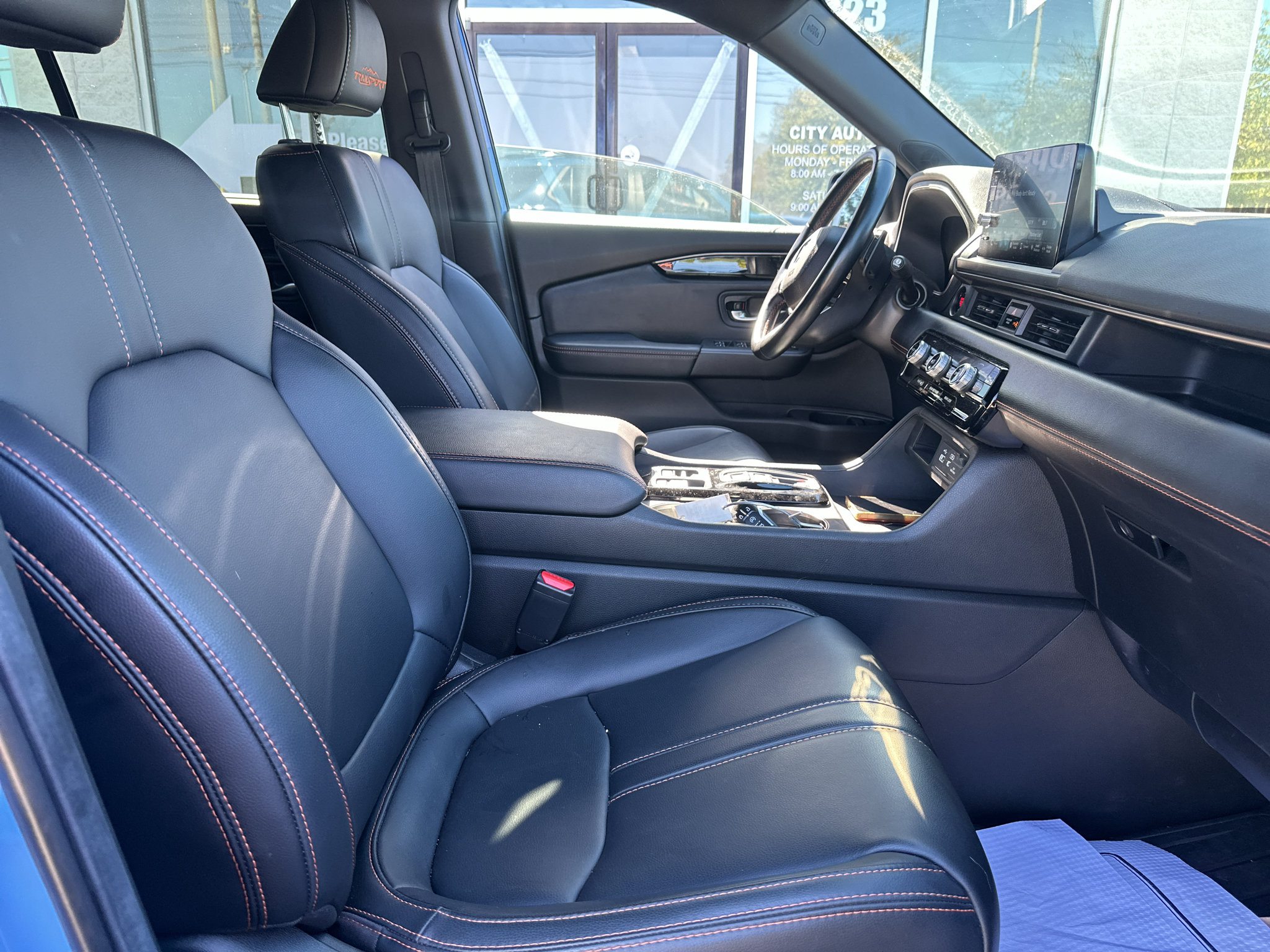 Used 2025 Honda Pilot TrailSport image 10