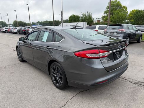 Used 2018 Ford Fusion SE w/ Equipment Group 201A FWD image 5