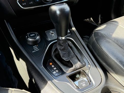Used 2019 Jeep Cherokee Limited w/ Trailer Tow Group AWD/4WD image 27