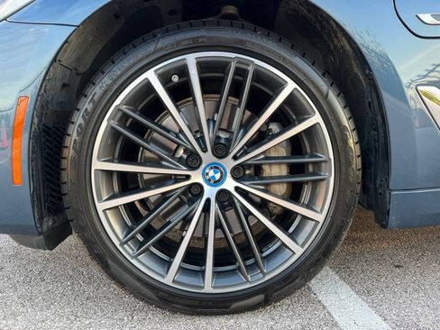 Used 2023 BMW 530e xDrive w/ Premium Package AWD/4WD image 12