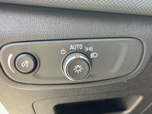Used 2025 Chevrolet TrailBlazer LT AWD/4WD image 21