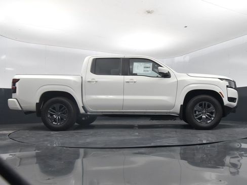 Certified 2025 Nissan Frontier SV image 29