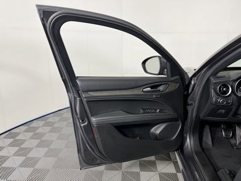 Used 2023 Alfa Romeo Stelvio Ti image 15
