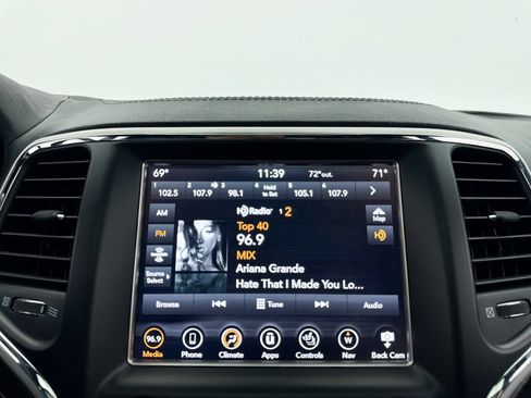 Used 2018 Jeep Grand Cherokee Limited AWD/4WD image 22
