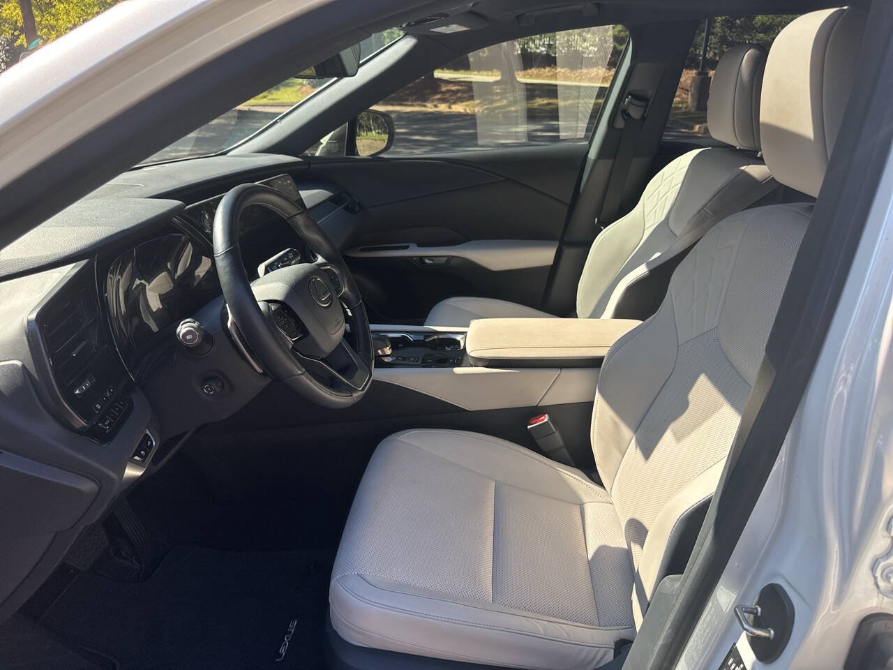 Used 2024 Lexus RX 350 Premium w/ Accessory Package (Z1) FWD image 9
