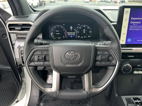 Certified 2025 Toyota Tacoma TRD Off-Road image 18