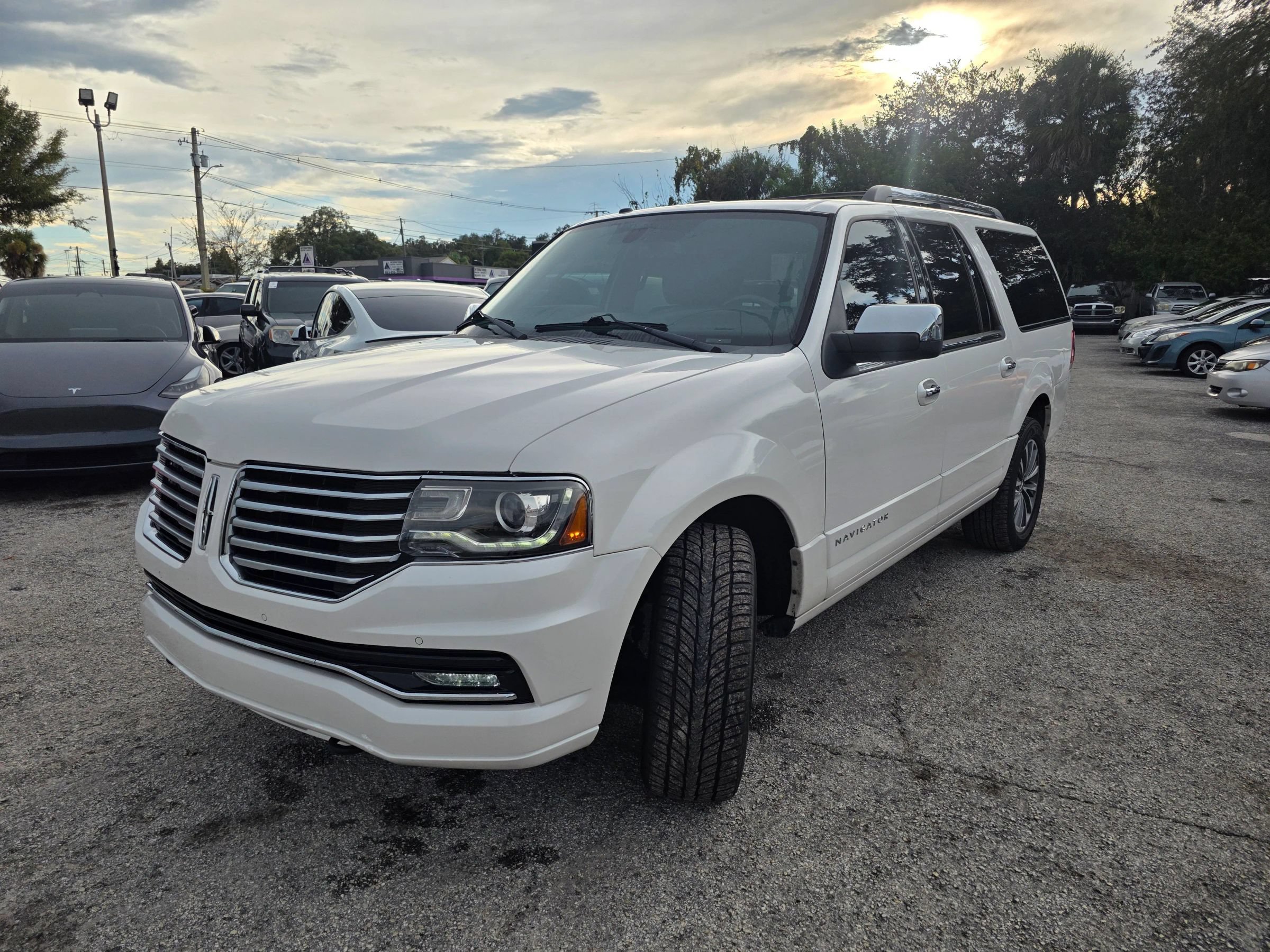 Used 2015 Lincoln Navigator L 2WD image 3