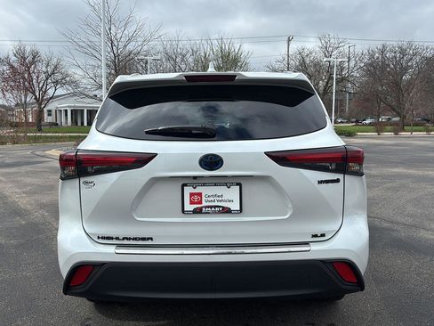 Used 2024 Toyota Highlander XLE image 6