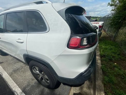 Used 2019 Jeep Cherokee Limited AWD/4WD image 14