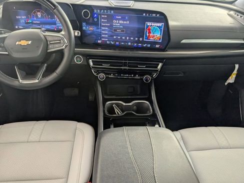 Used 2024 Chevrolet Traverse RS image 25