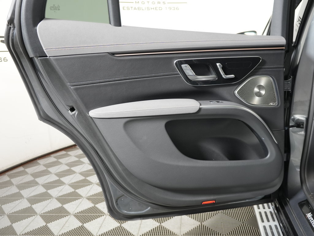 Certified 2025 Mercedes-Benz EQS 580 4MATIC SUV image 32