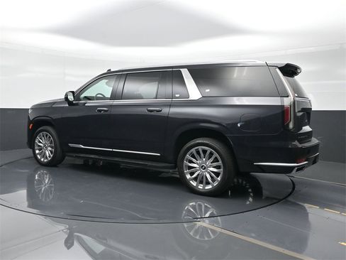 Used 2022 Cadillac Escalade ESV Premium Luxury image 2