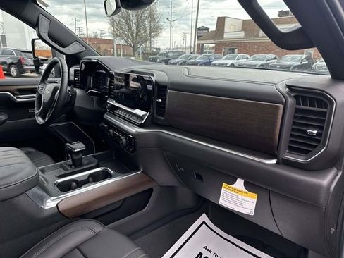 Used 2025 Chevrolet Silverado 1500 High Country w/ High Country Premium Package AWD/4WD image 21