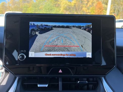 Used 2024 Toyota Venza LE image 16