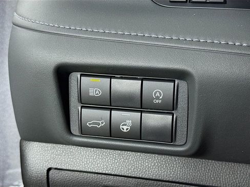 Used 2025 Toyota Highlander Limited image 14