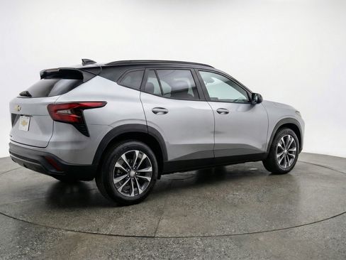 Used 2025 Chevrolet Equinox LT image 9