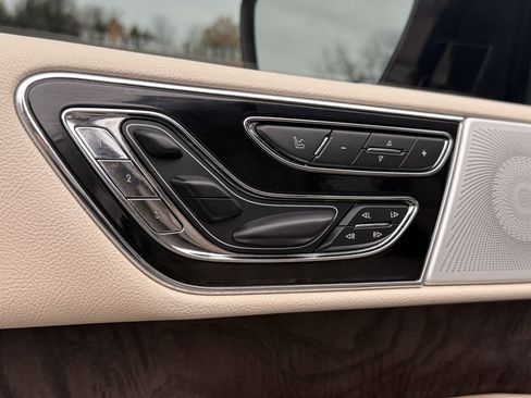 Used 2019 Lincoln Navigator Reserve image 29