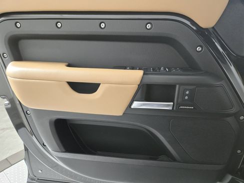 Used 2025 Land Rover Defender 110 S image 22