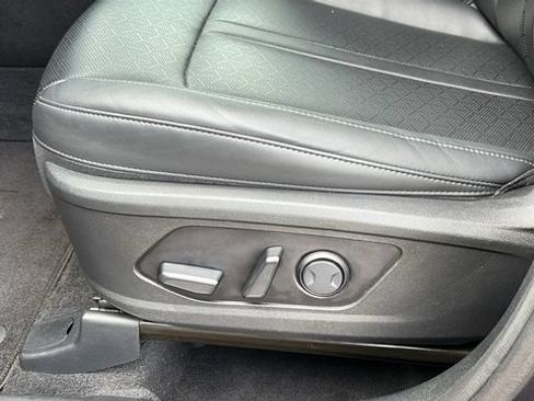 Used 2022 Kia Sorento S FWD image 11