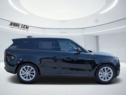 Used 2025 Land Rover Range Rover Sport SE AWD/4WD image 2