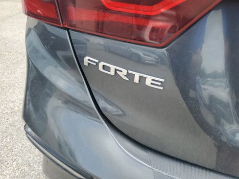 Used 2019 Kia Forte S w/ S Premium Package FWD image 10