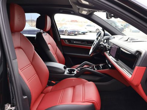Certified 2025 Porsche Cayenne E-Hybrid AWD/4WD image 26