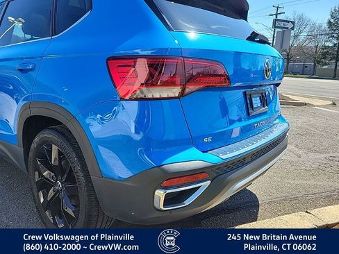 Used 2023 Volkswagen Taos SE w/ Panoramic Sunroof Package image 28