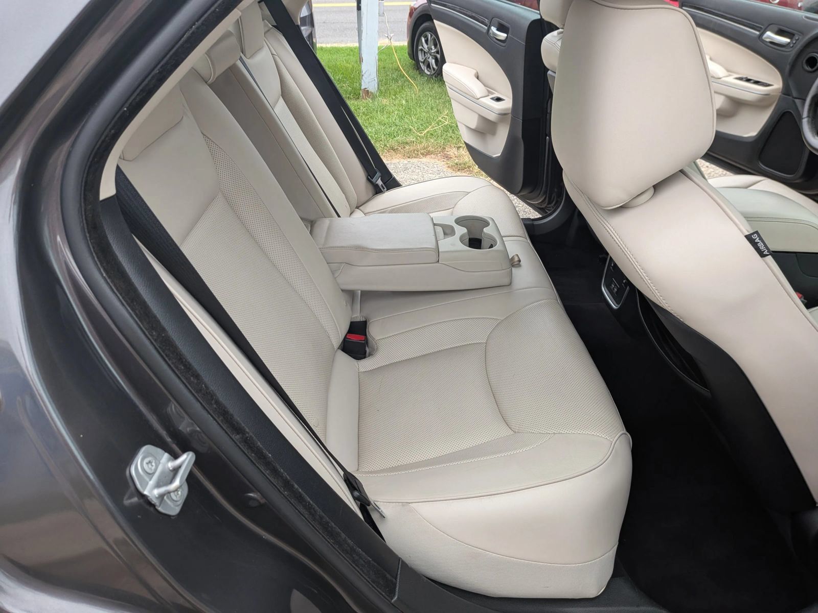 Used 2019 Chrysler 300 Limited RWD image 31