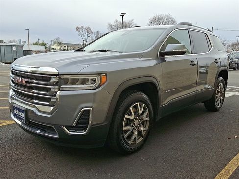 Used 2022 GMC Acadia SLE w/ Driver Convenience Package image 4