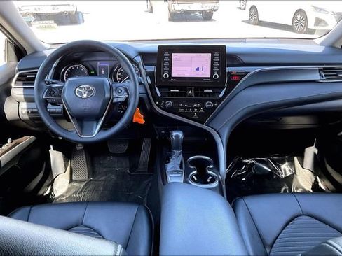 Used 2024 Toyota Camry SE image 15