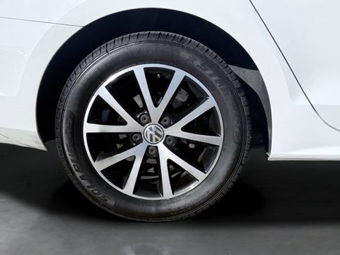 Used 2017 Volkswagen Jetta SE image 12