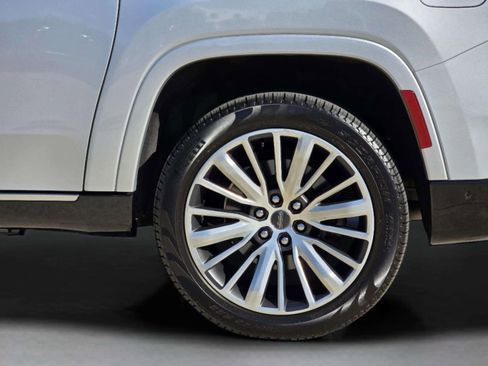 Used 2024 Jeep Grand Wagoneer L Series III image 17