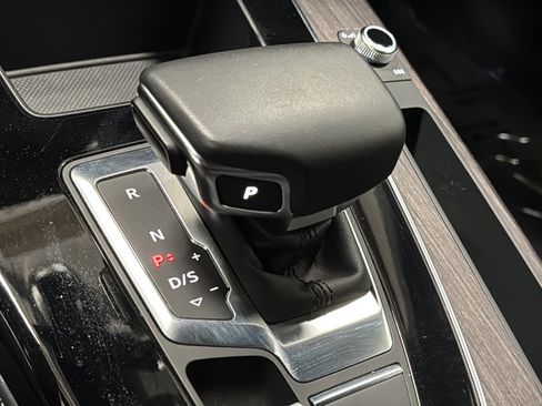 Used 2024 Audi Q5 e Premium Plus w/ Premium Plus Package AWD/4WD image 19