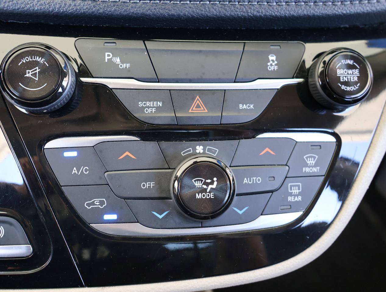 Used 2017 Chrysler Pacifica Limited w/ UConnect Theater Package FWD image 56