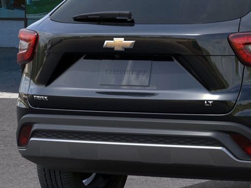 New 2026 Chevrolet Trax LT w/ Sunroof Package image 41
