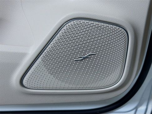 Used 2022 Mercedes-Benz GLB 250 GLB 250 image 21