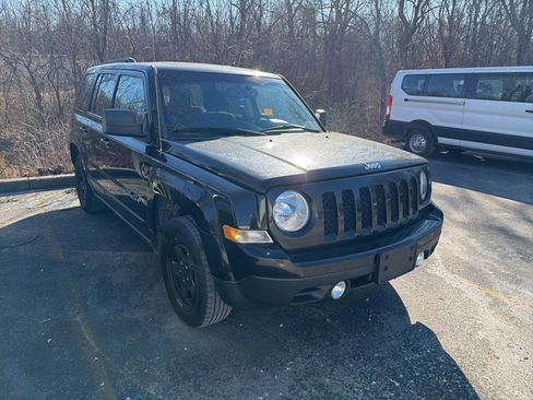 Used 2014 Jeep Patriot Latitude image 3
