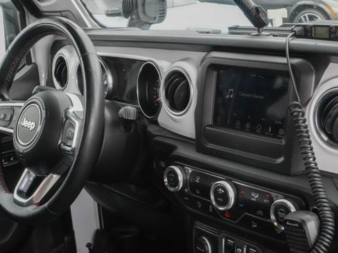 Used 2019 Jeep Wrangler Unlimited Rubicon w/ Steel Bumper Group AWD/4WD image 11