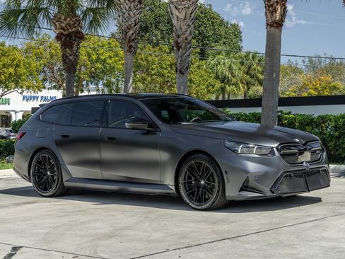 Used 2025 BMW M5 Touring image 11